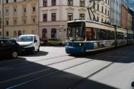 Die Tram an einem sonnigen Tag in München