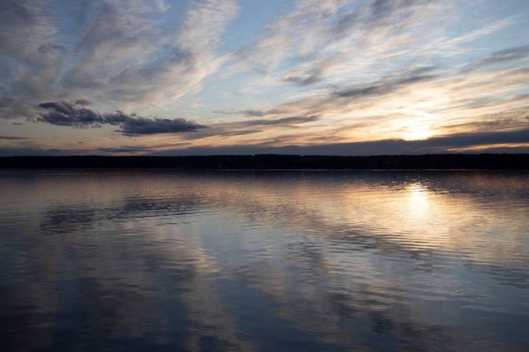 Abendstimmung mit Sonnenuntergang am Ammersee bei München